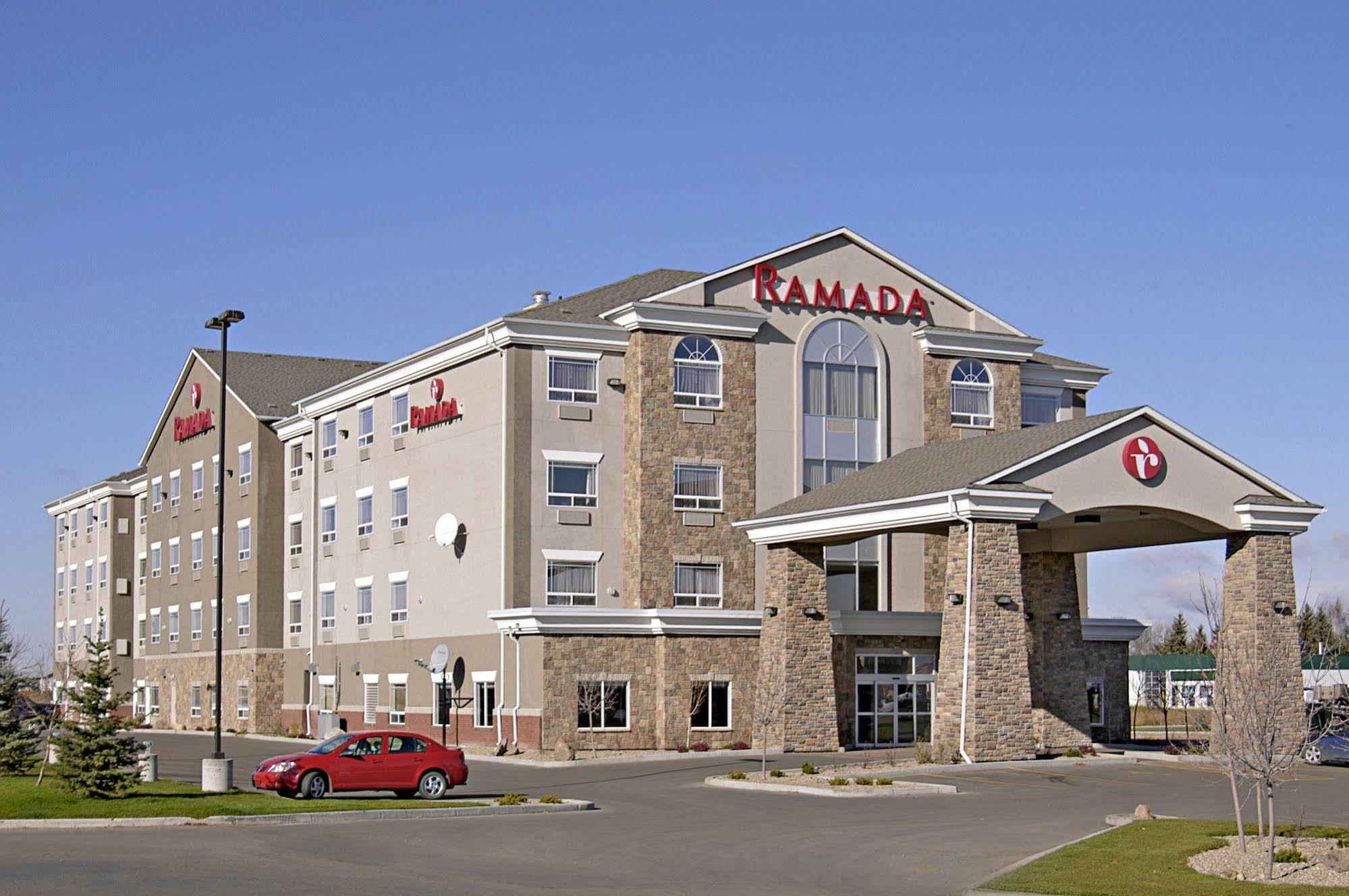 Отель Ramada By Wyndham Брукс Экстерьер фото
